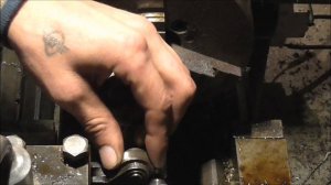 Накатка на токарном  станке.