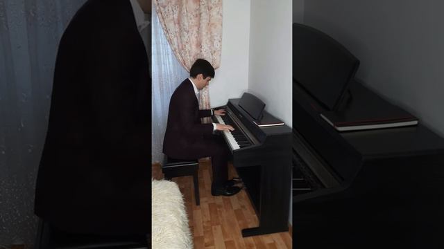 Композитор и пианист Николай Симонов поздравляет всех девушек и женщин с 8 Марта! смотреть онлайн