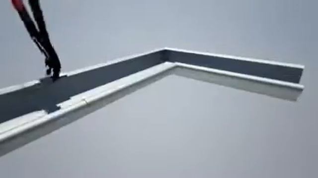 Монтаж металлического водостока - видео инструкция смотреть онлайн