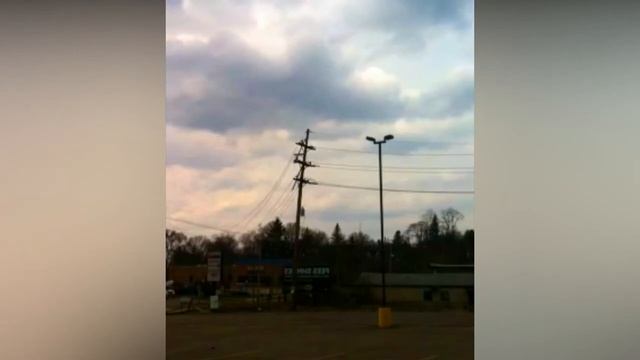 Разрушение опоры ЛЭП из-за короткого замыкания