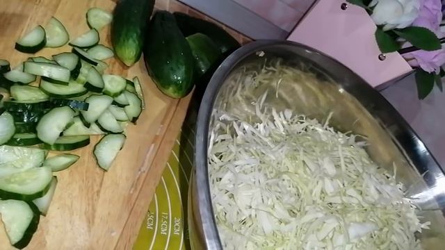 КАПУСТА, ОГУРЦЫ И 10 МИНУТ ВРЕМЕНИ, МЫ ПОДСЕЛИ НА ЭТОТ САЛАТ, КАЖДЫЙ ДЕНЬ ЕГО ГОТОВИМ !!! смотреть онлайн