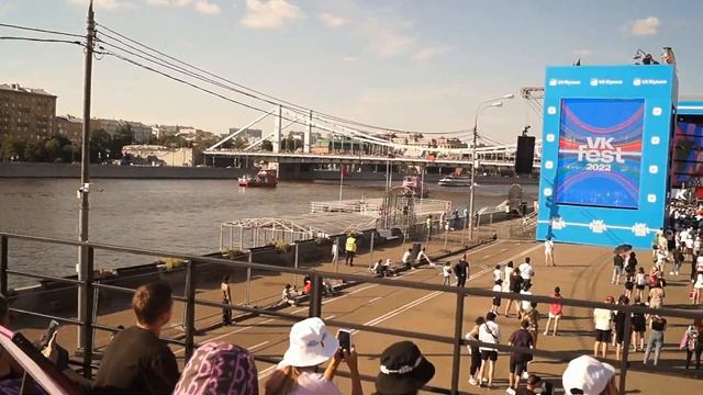 Милохин, Хабиб, Гаврилина, Карина Кросс, Ивлеева и другие блогеры выступают вместе на VK FEST 2022 смотреть онлайн