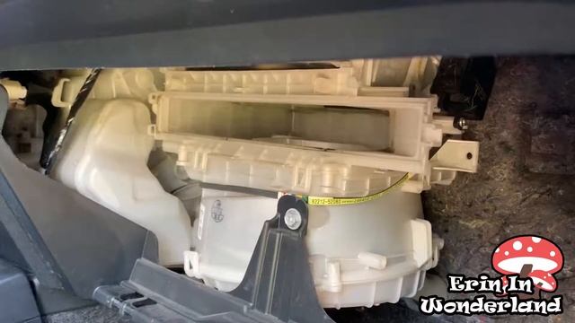 How to Replace a Cabin Air Filter 2012-2018 Toyota Prius C смотреть онлайн