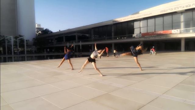 My choreography for YELLOW FLICKER BEAT by LORDE смотреть онлайн