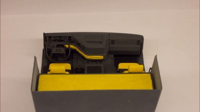 Italeri 3801 1/24 Volvo FH12 Globetrotter XL-70 смотреть онлайн