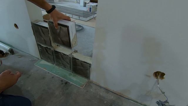 Стеклоблоки: монтаж и применение в интерьере.