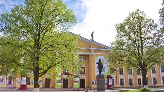 "НА ВЕСЕННЕМ КУРАЖЕ"... (Фото Валерия Воробьёва (Реброво) - Поёт Игорь Растеряев)