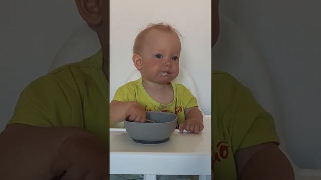 Как ест 9 месячный ребенок #малыш #ест #еда #9месяцев смотреть онлайн