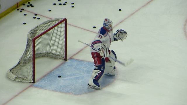 Lundqvist and Talbot during pre-game warm-up at the Rangers @ Senators hockey game смотреть онлайн
