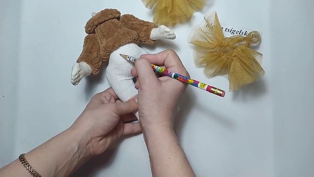 Самая простая юбка для куклы/ Шьем юбку для куклы/ Сшить куклу просто поэтапно смотреть онлайн