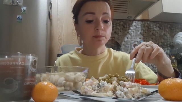 MUKBANG?Оливье?Немного о жизни в Узбекистане???Мукбанг НЕ АСМР смотреть онлайн