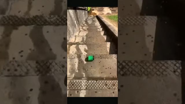 бутылки по лестнице бью смотреть онлайн