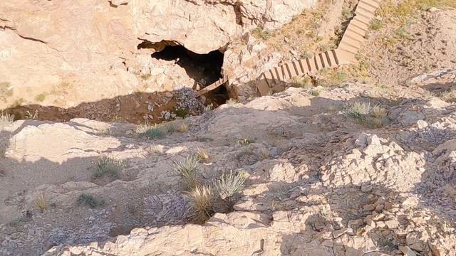 Монголын хамгийн том агуй! ЦАГААН ДЭЛИЙН АГУЙ | Mongolian the biggest cave смотреть онлайн