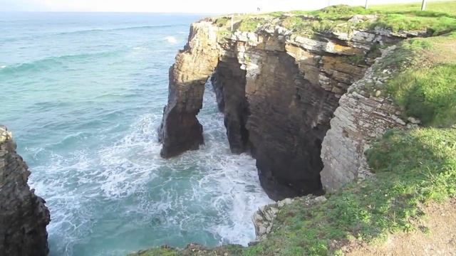 Playa de las Catedrales at High Tide in Winter - FANTASTIC! смотреть онлайн