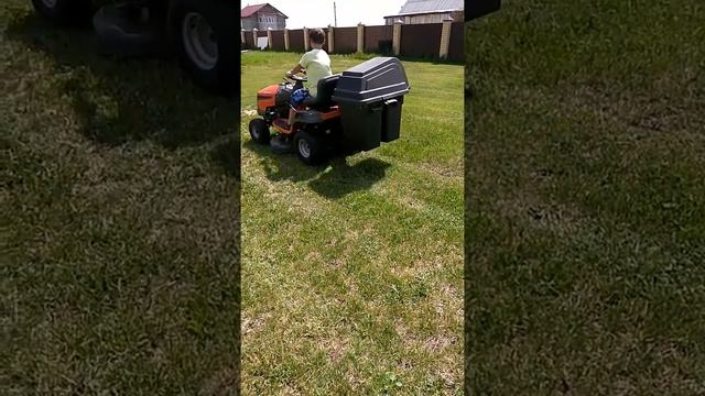 Тест драйв газонного трактора хускварна lt 154. Скоро будет обзор смотреть онлайн