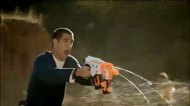Водяной бластер NERF Super Soaker Ураган смотреть онлайн