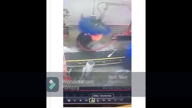 Guy Dancing With Car Wash Scrubber XD WTF MOMENTS 2021 Вальс парня с моечной щеткой ???♂️?♀️ смотреть онлайн