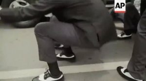 Мем негры танцуют с гробом оригинальная песня. Прикол