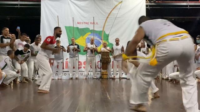 Roda de capoeira Troca de cordas alunos Raízes do Brasil Brasília DF 2022 parte 2 смотреть онлайн