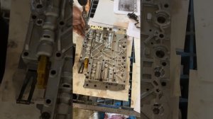 Гидроблок АКПП 722.6. Мойка гидроблока 722.6, проверка соленоидов, обратная сборка.