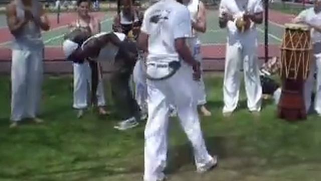 Dentista's Capoeira Born Day Roda April 2009 Part III смотреть онлайн