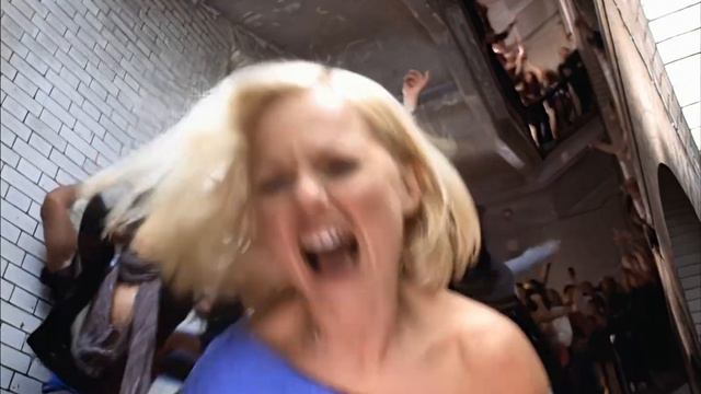 Geri Halliwell It's Raining Men смотреть онлайн