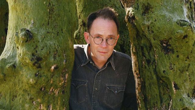 Go read this New Yorker profile of William Gibson, the father of cyberpunk смотреть онлайн