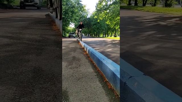 смотрите на задний план #freeride #даунхилл #велосипед #кемерово #мишаняогородник смотреть онлайн