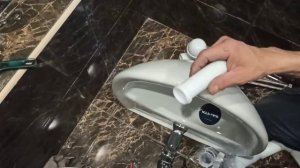 Как стать сантехником. Как установить раковину-тюльпан..mp4