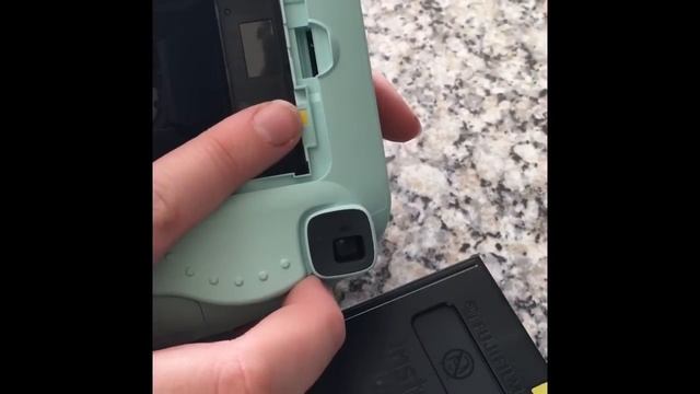 Changing an instax mini 9 film смотреть онлайн