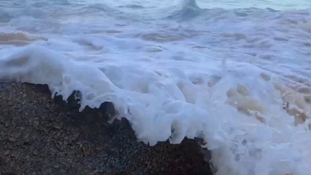 Crashed yacht on NaiHarn beach, Phuket. October 25, 2019 смотреть онлайн