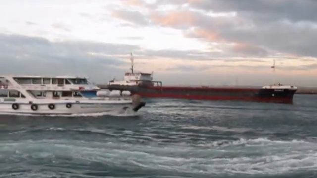 Пассажирские трамвайчики Босфора смотреть онлайн