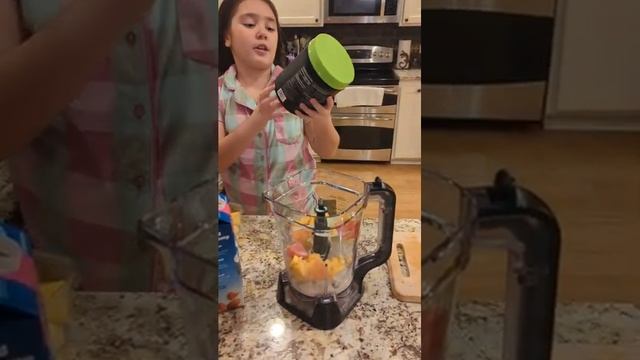 Smoothie Time! Ninja detect duo power blender pro. So easy a 9-year-old can do it! смотреть онлайн
