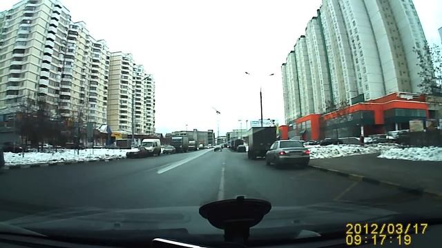 Пьяные телки из Ночного клуба "Жажда" ловят такси.-1 смотреть онлайн