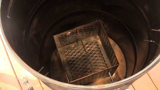 The Man Cave Ugly Drum Smoker - UDS смотреть онлайн
