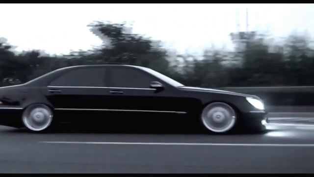 Mercedes-Benz S600 W220 V12 Long