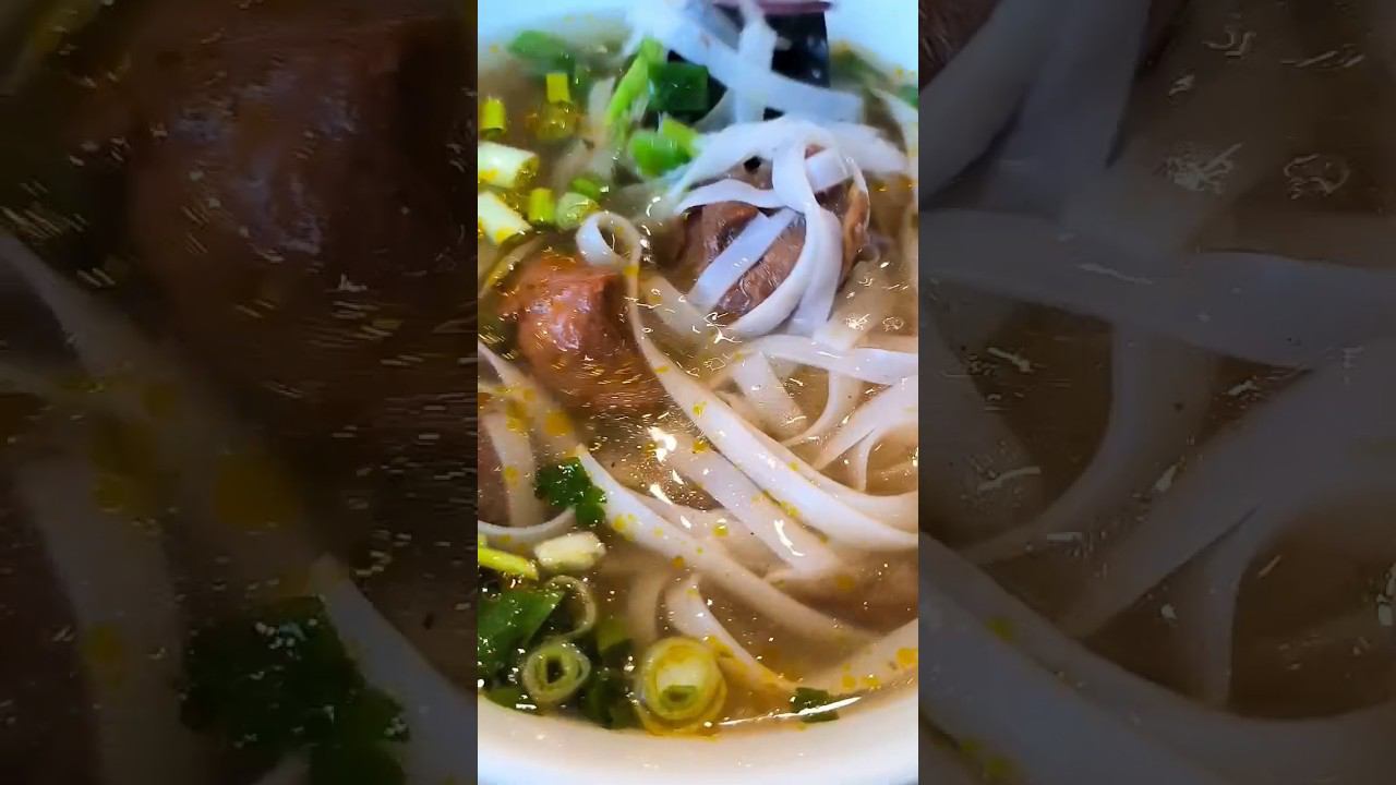 Кафе «Hot Pho» в Казани, на обед Суп Фо и Том Ям, том чиен су, мык чиен су, ком га шот смотреть онлайн