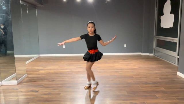 Vivian • Cha Cha смотреть онлайн