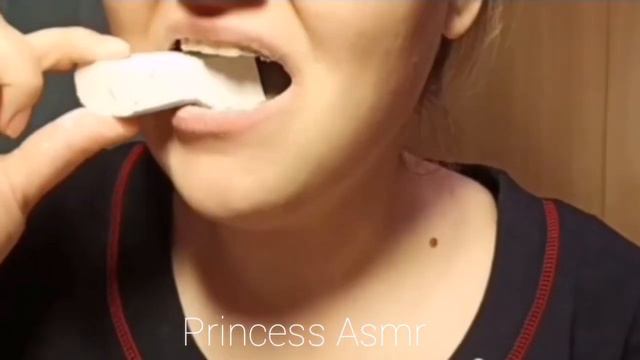 Chalk eating / asmr / chalk / chalk crunch / хруст мела / поедание мела / Асмр / мел смотреть онлайн