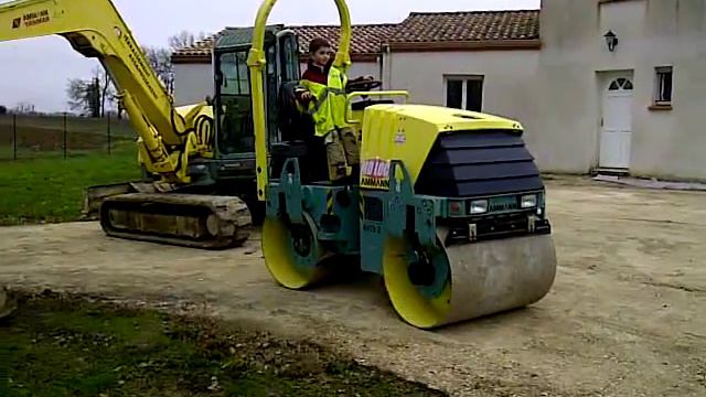 Lukas et le compacteur смотреть онлайн