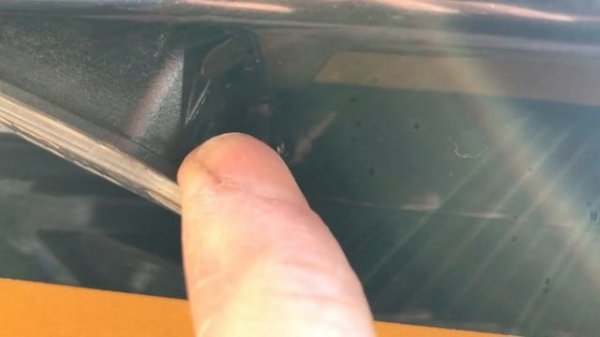 Mondeo MK5: number plate light - removal / removal gone wrong