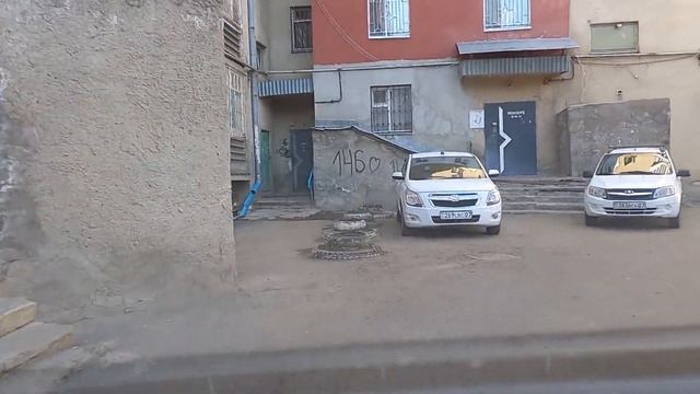 Дворы Водолея Лакомки. Проспект Назарбаева Ескалиева(Почиталина). Уральск апрель 2023 смотреть онлайн