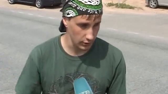 Мотоциклист столкнулся с грузовиком на острове Русский смотреть онлайн
