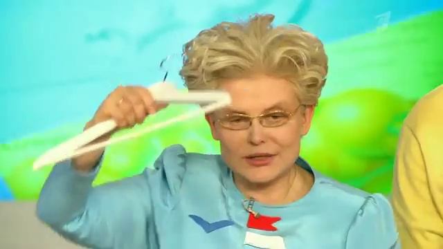 Как правильно повесить брюки. Маленькие домашние хитрости смотреть онлайн
