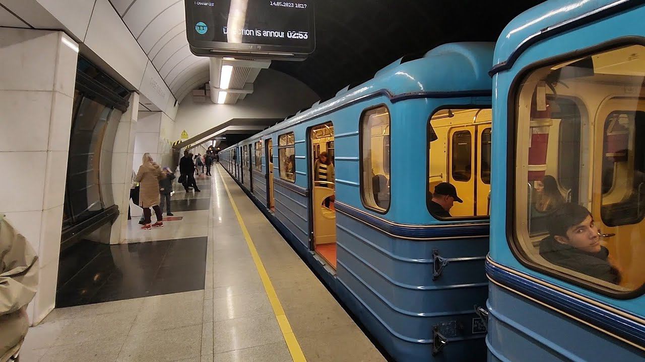 День Рождения Московского Метро. Песня "Голубой вагон". Играю на фортепиано и пою я - автор канала. смотреть онлайн