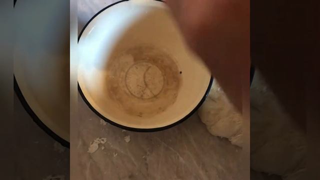 Пирожки с яйцом и луком. Дрожжевое тесто на воде. смотреть онлайн