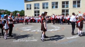 Кружится, кружится вальс над землей