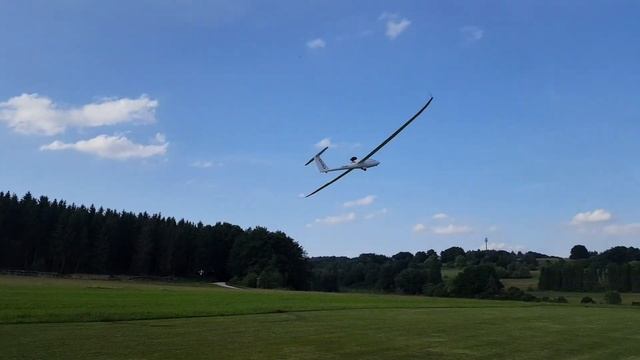 Duo Discus RC Flight Academy, 1. Eigenstart mit Ceflix 1000 am 14.06.2017 смотреть онлайн