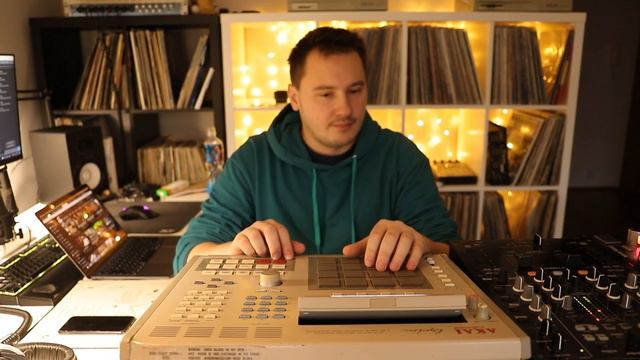 Yes, I'm sick on Christmas Eve and I'm gonna make beats. смотреть онлайн