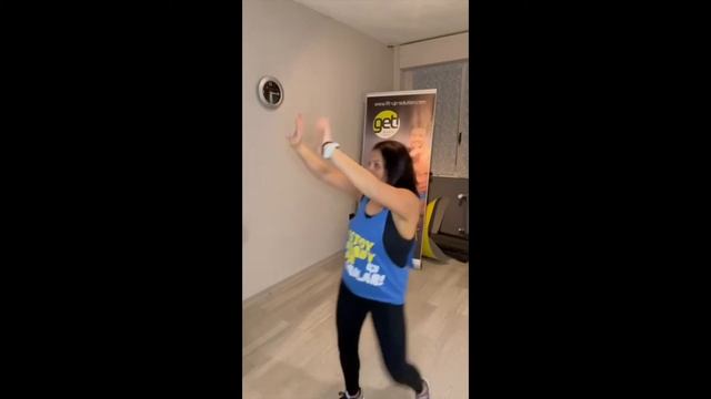 Reggaeton Fitness con Harumi su Allenati Online смотреть онлайн